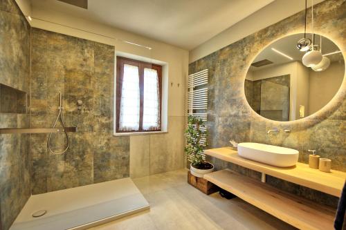 Kúpeľňa v ubytovaní Villa Sabrina by PosarelliVillas