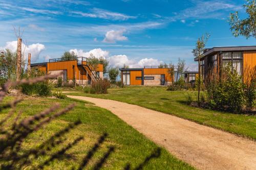 a dirt road in front of some houses at EuroParcs Kagerplassen in Warmond