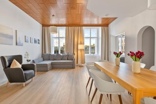 Central & Quiet 3rd District Walk all sights