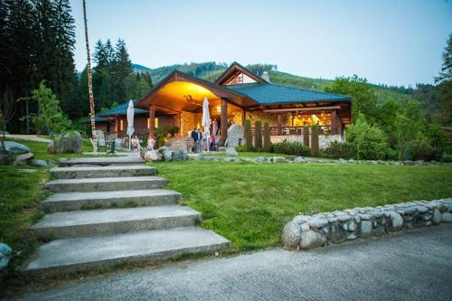 a house with a group of steps in front of it at Apartmán Danadrin Family Evergreen Tále in Tale