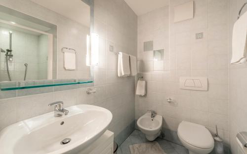 Un baño de Residence Treyer