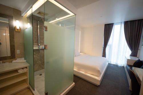 Koupelna v ubytování The One Boutique Hotel