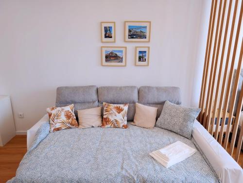 Downtown Studio 80 meters to metro and Free Parking