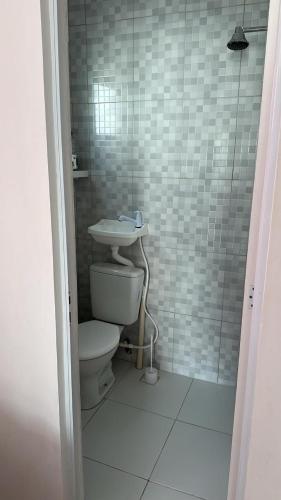 a bathroom with a toilet and a sink at Casa Condomínio Reserva do Delta in Parnaíba