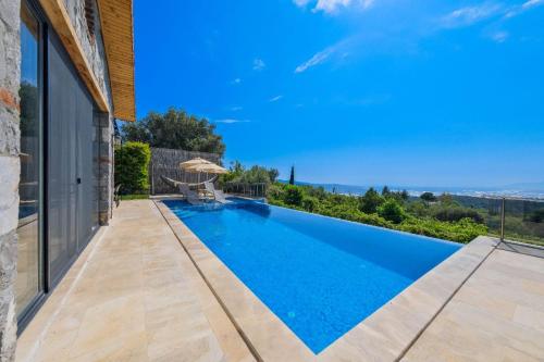 Πισίνα στο ή κοντά στο Villa Defnem