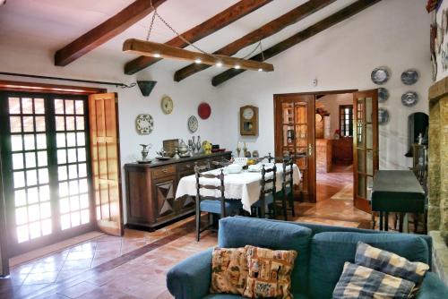 a living room with a table and a dining room at Quinta de Fornelo - Família Campos in Amarante