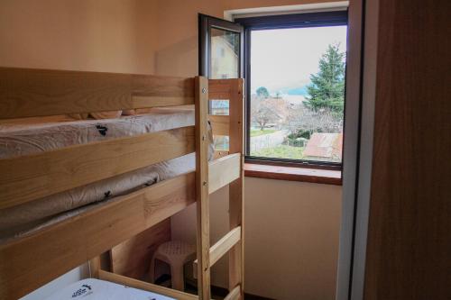 a couple of bunk beds in a room with a window at Casa Vacanze Abete Bianco - Lorica in Cavaliere