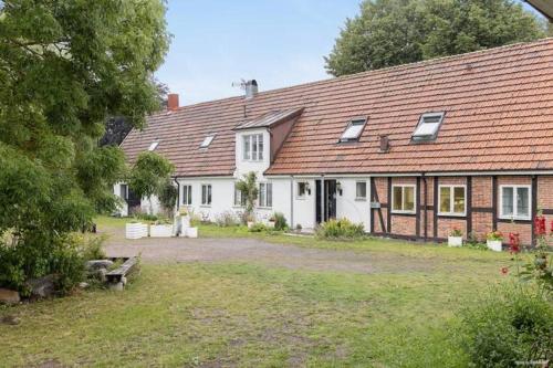 a house with a yard with a bench in front of it at Klockargården Örja byväg 17 in Landskrona