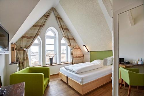 Hotel Zur Wartburg tesisinde bir odada yatak veya yataklar