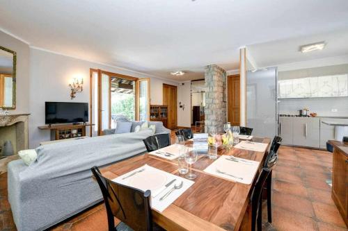 Gallery image of Villa Punta Sasso in Manerba del Garda