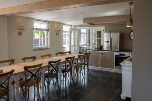 Kuchyň nebo kuchyňský kout v ubytování Wertemerhoeve Vakantiewoningen