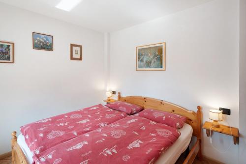 Ένα ή περισσότερα κρεβάτια σε δωμάτιο στο Agritur Ciasa Do Pare
