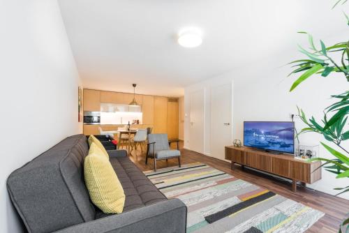 GuestReady - Square Painted Ceuta