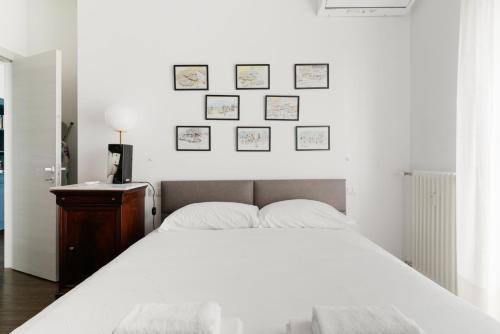 GuestHost - Superior Apt with balcony and parking