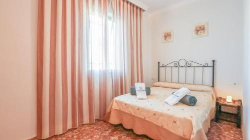a bedroom with a bed and a large window at Casa Rural El Tejar La Rambla by Ruralidays in Córdoba