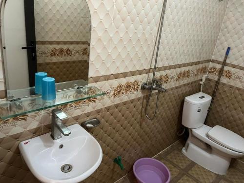 a bathroom with a toilet and a sink and a shower at Công Thành hotel in Lao Cai