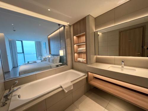 Koupelna v ubytování Lotus Alacarte Hạ Long Hotel