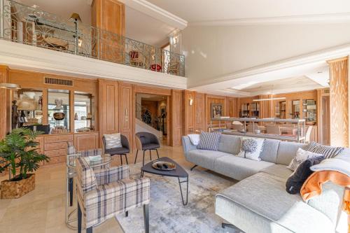 REF 823 - Cannes Center - Duplex apartment for rent