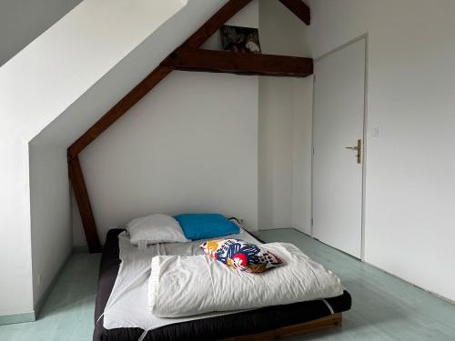 Katil atau katil-katil dalam bilik di Large house with pool, spa and park