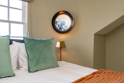 Dragon Suites Luxury Apartments at 9 Albyn Place photo 37