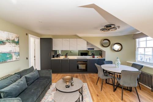 Dragon Suites Luxury Apartments at 9 Albyn Place photo 30