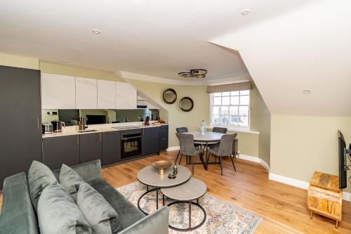 Dragon Suites Luxury Apartments at 9 Albyn Place photo 35