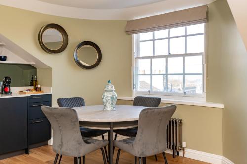 Dragon Suites Luxury Apartments at 9 Albyn Place photo 38