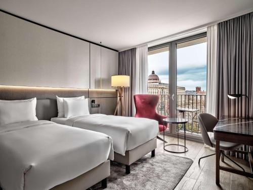 Ένα ή περισσότερα κρεβάτια σε δωμάτιο στο Radisson Collection Hotel, Berlin
