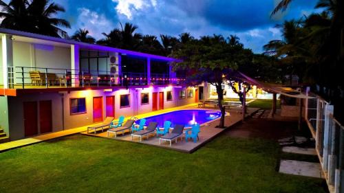 Swimmingpoolen hos eller tæt på Casa de Playa Ocean Blue SV