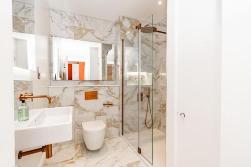 Dragon Suites Luxury Apartments at 9 Albyn Place photo 42