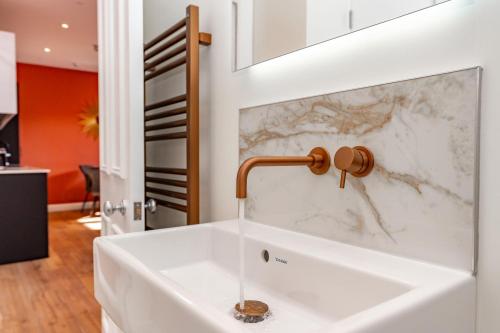 Dragon Suites Luxury Apartments at 9 Albyn Place photo 47