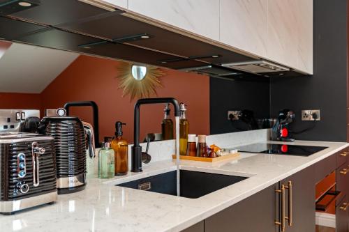 Dragon Suites Luxury Apartments at 9 Albyn Place photo 70