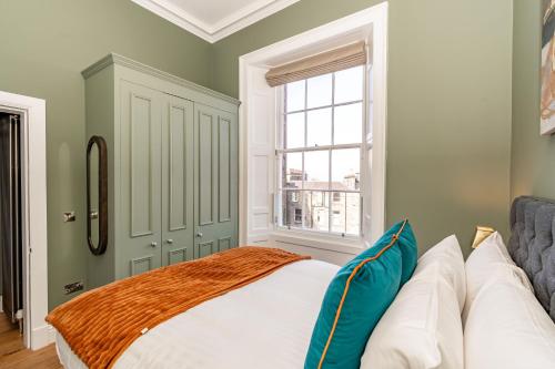 Dragon Suites Luxury Apartments at 9 Albyn Place photo 78