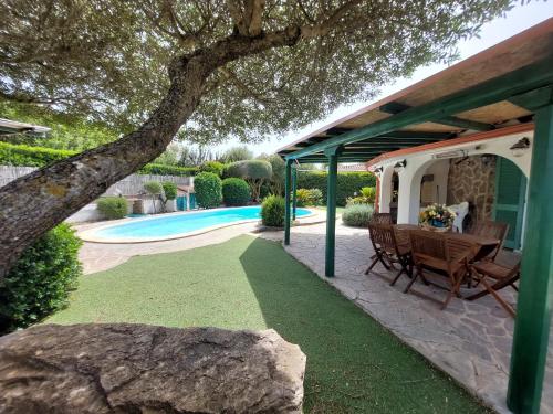 Hồ bơi trong/gần Villa Rosa