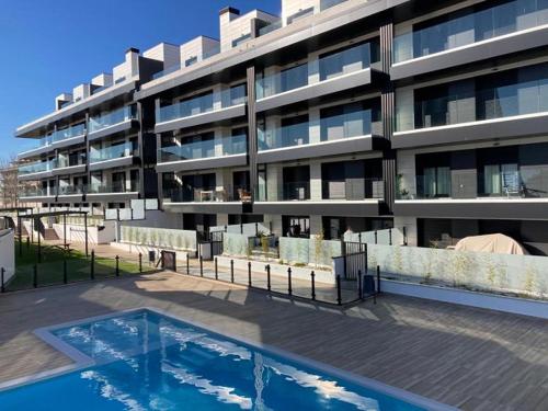 EXCLUSIVO APARTAMENTO con PISCINA, AMPLIA TERRAZA y GARAJE en PORTONOVO