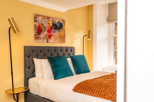 Dragon Suites Luxury Apartments at 9 Albyn Place photo 101