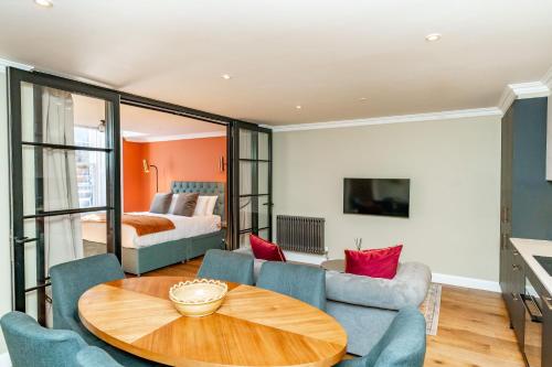 Dragon Suites Luxury Apartments at 9 Albyn Place photo 96