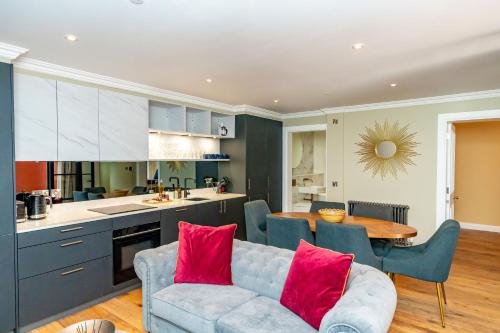 Dragon Suites Luxury Apartments at 9 Albyn Place photo 104