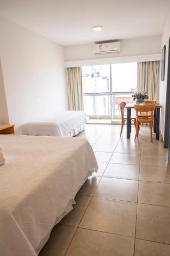 Katil atau katil-katil dalam bilik di Bristol Apart Hotel