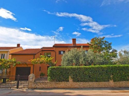 Comfortable stay in Faana with outdoor space