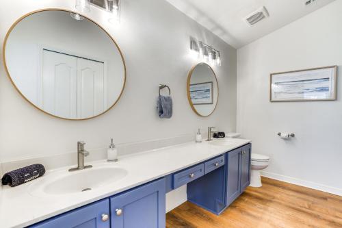 a bathroom with a sink and two mirrors at 3 Mi to Dtwn Mt Dora Golf Getaway! in Mount Dora