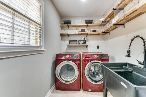 a laundry room with a washing machine and a sink at 4 Mi to Airport Atlanta Home with Deck and Hot Tub in Forest Park