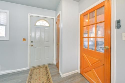 Fotografie z fotogalerie ubytování 4 Mi to LIRR Station Nice Home in West Babylon! v destinaci West Babylon