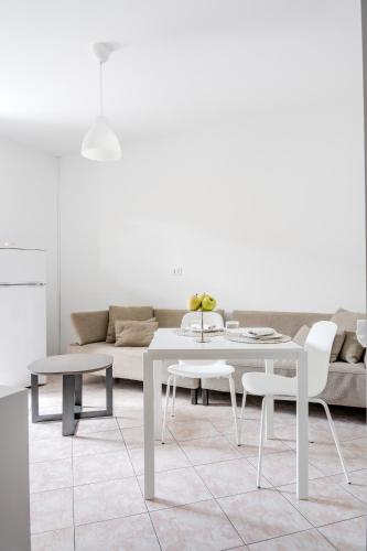 a living room with a white table and a couch at Boutique House in corte storica in Seregno