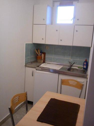 Apartmani VDにあるキッチンまたは簡易キッチン