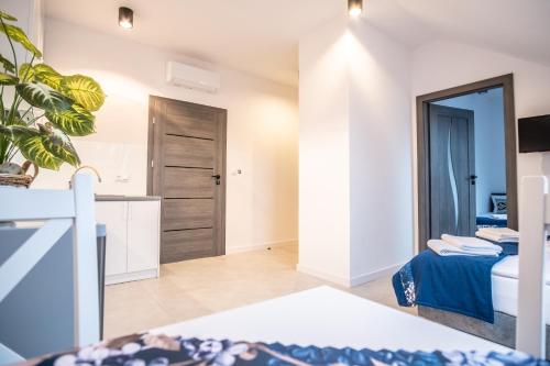 a bedroom with a bed and a kitchen in a room at Azymut 48C in Stary Folwark