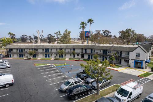 a large building with cars parked in a parking lot at Motel 6-San Diego, CA - North in San Diego