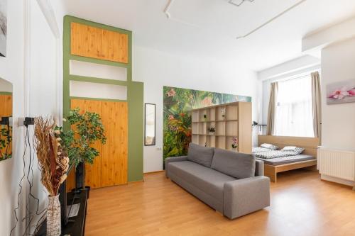 KZ10G Kazinczy utca 6 guests