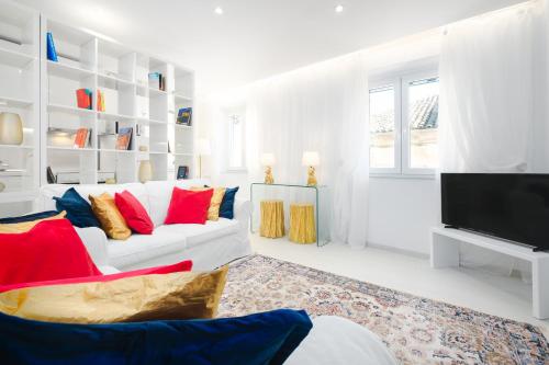 Nadiona Suites Crystal & Gold