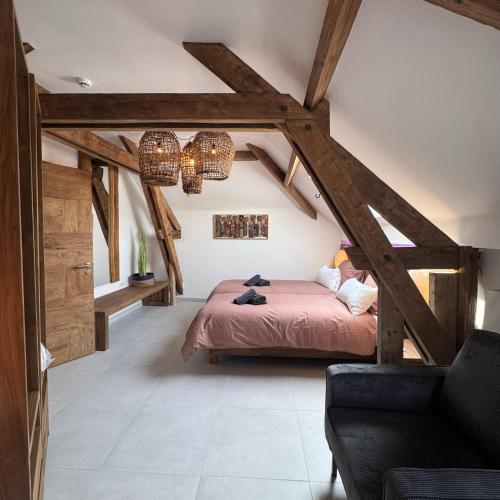 a bedroom with a bed in a attic at Résidence Alissa Charleroi Airport in Charleroi